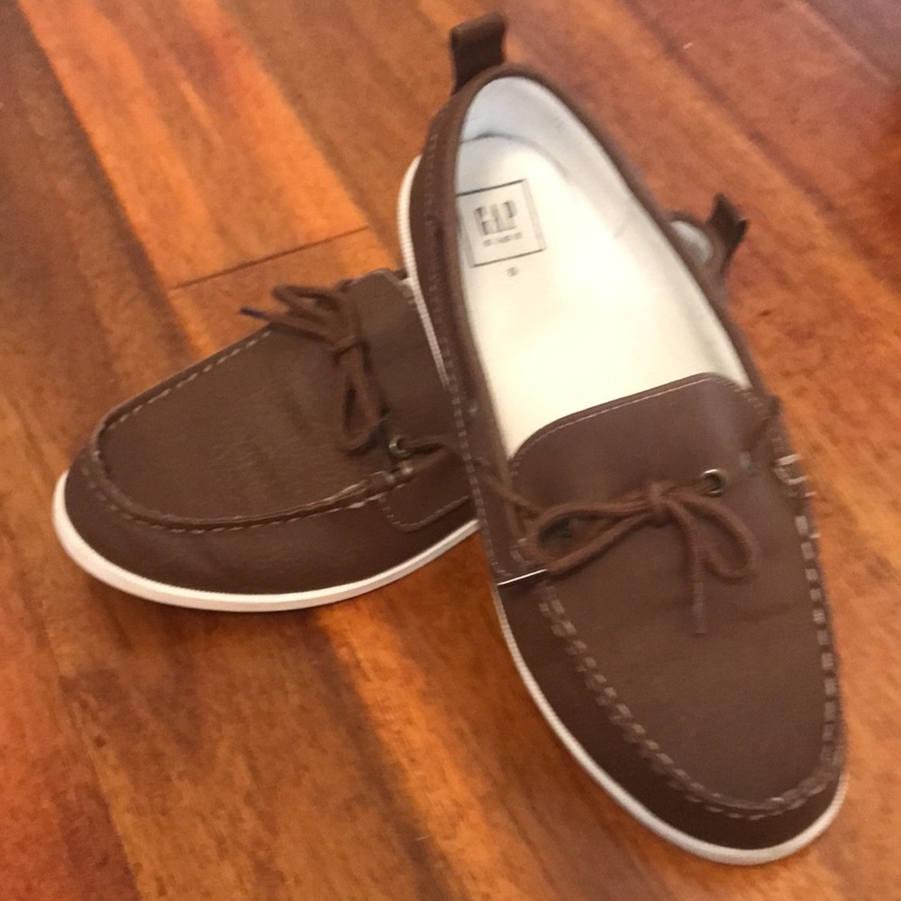 Big Boys Size 5 Boat Shoes from GAP in Mint Condition